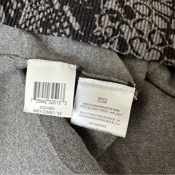 🛷 2 for $13 | BCBG snake print light-weight sweater, tunic length- XS - Picture 5 of 5